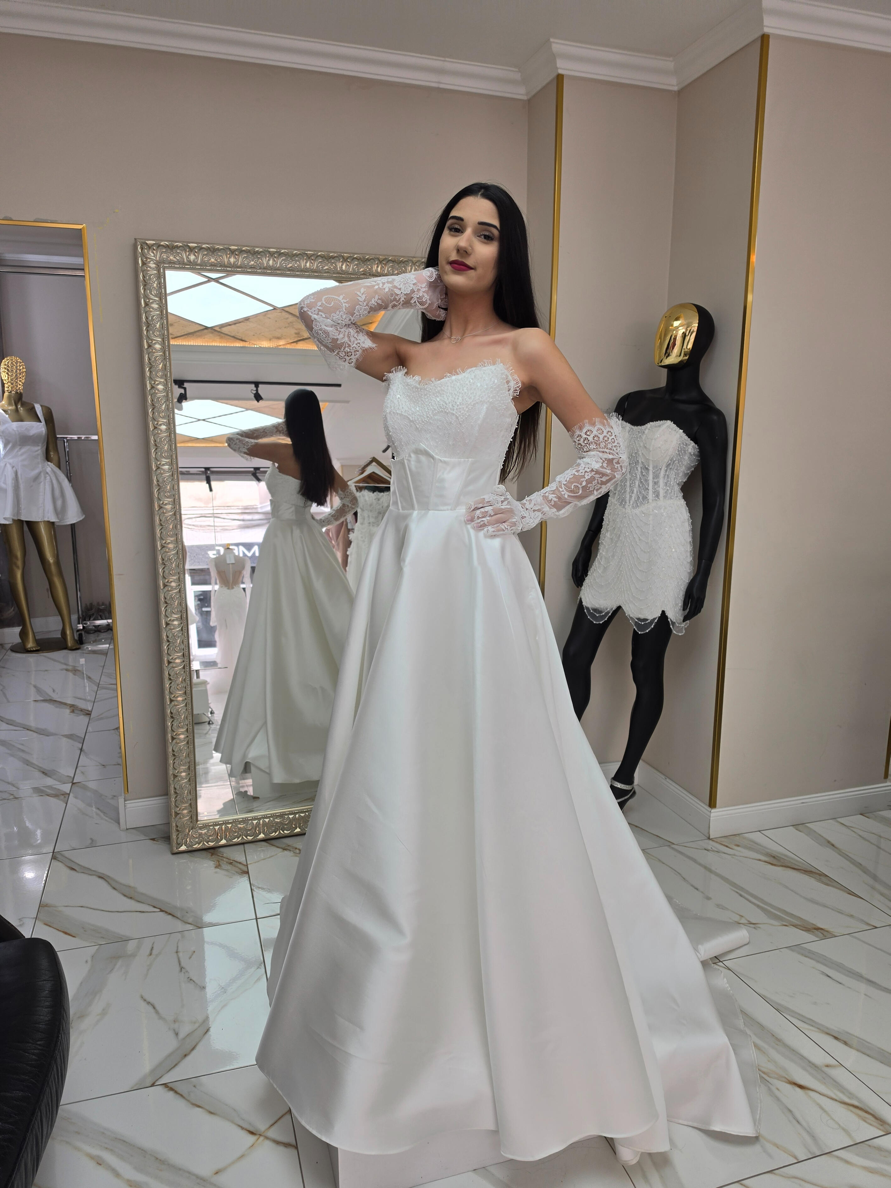 Рокля Mint 997 € Пола Maria 345 €